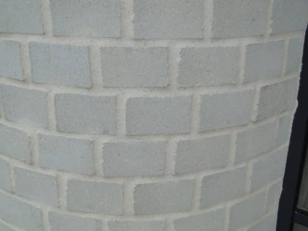 détail_BETOBRIKETTE_mica_arrondi_pose_a_facettes