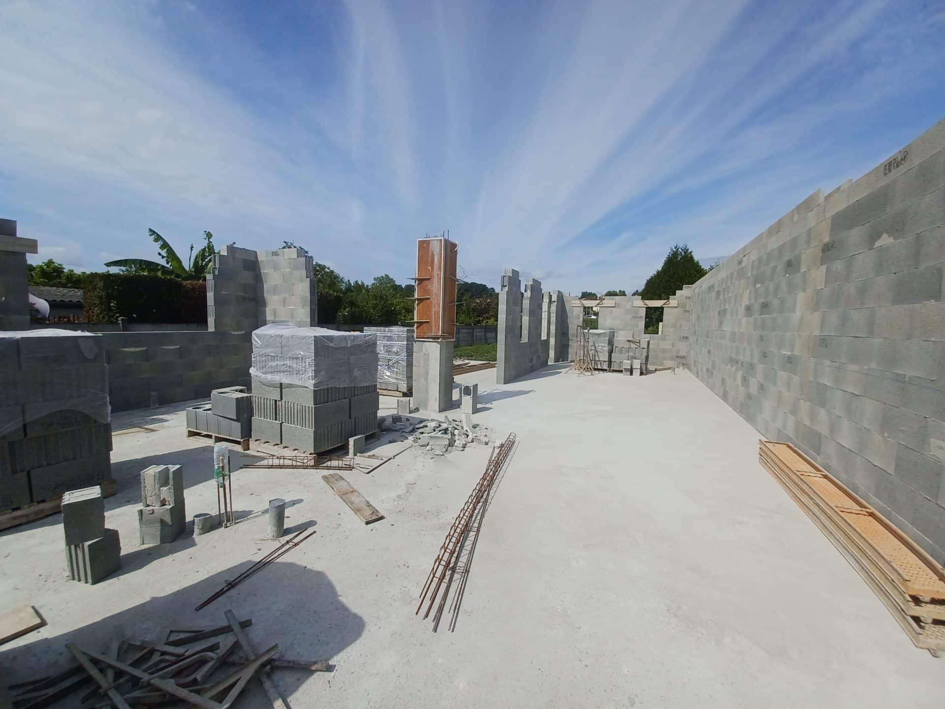 vue_ensemble_maison_individuelle_bloc_beton_isolant