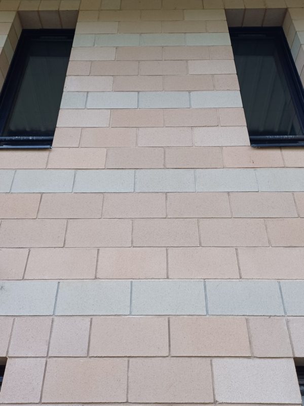Détail_blocs_apparents_BETOBAT_Lisse